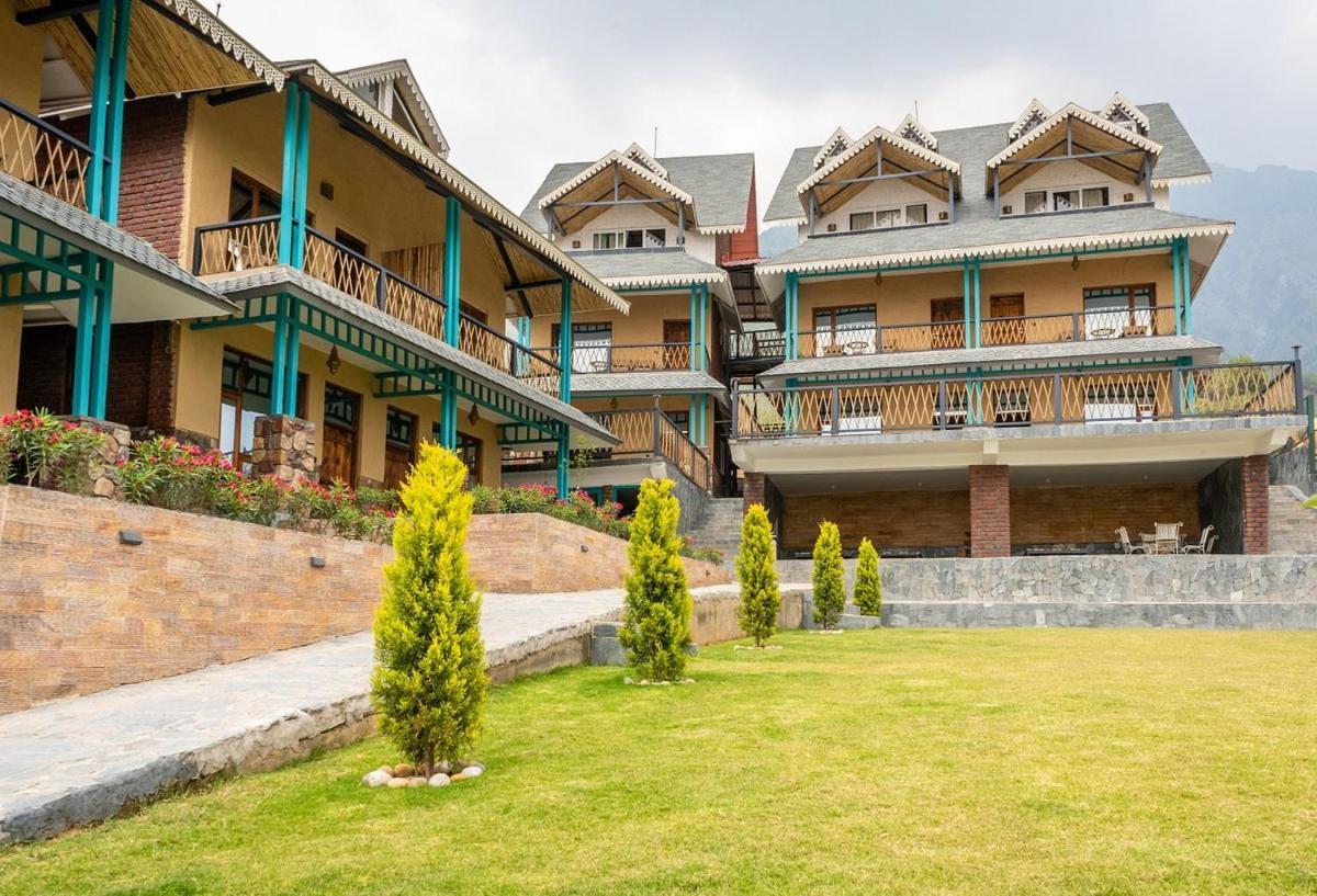 Tiaraa Jujurana Resort T Pathyar 외부 사진