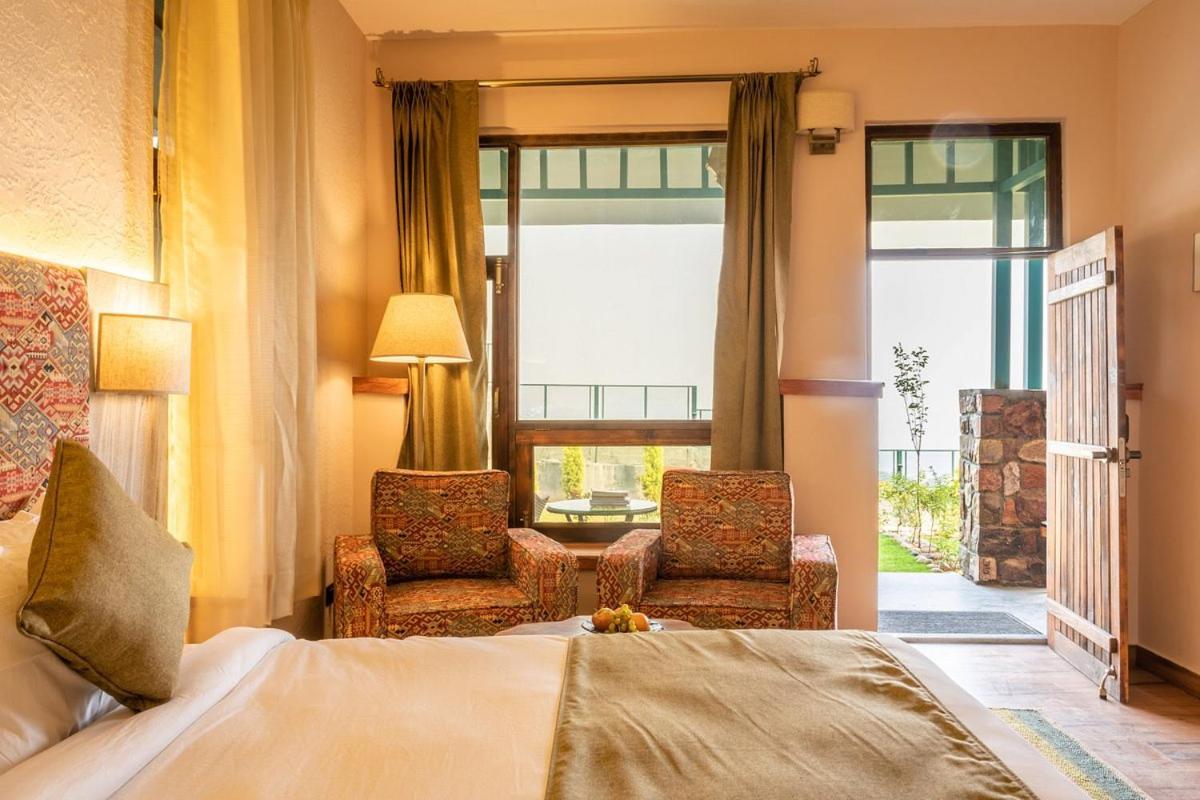 Tiaraa Jujurana Resort T Pathyar 외부 사진